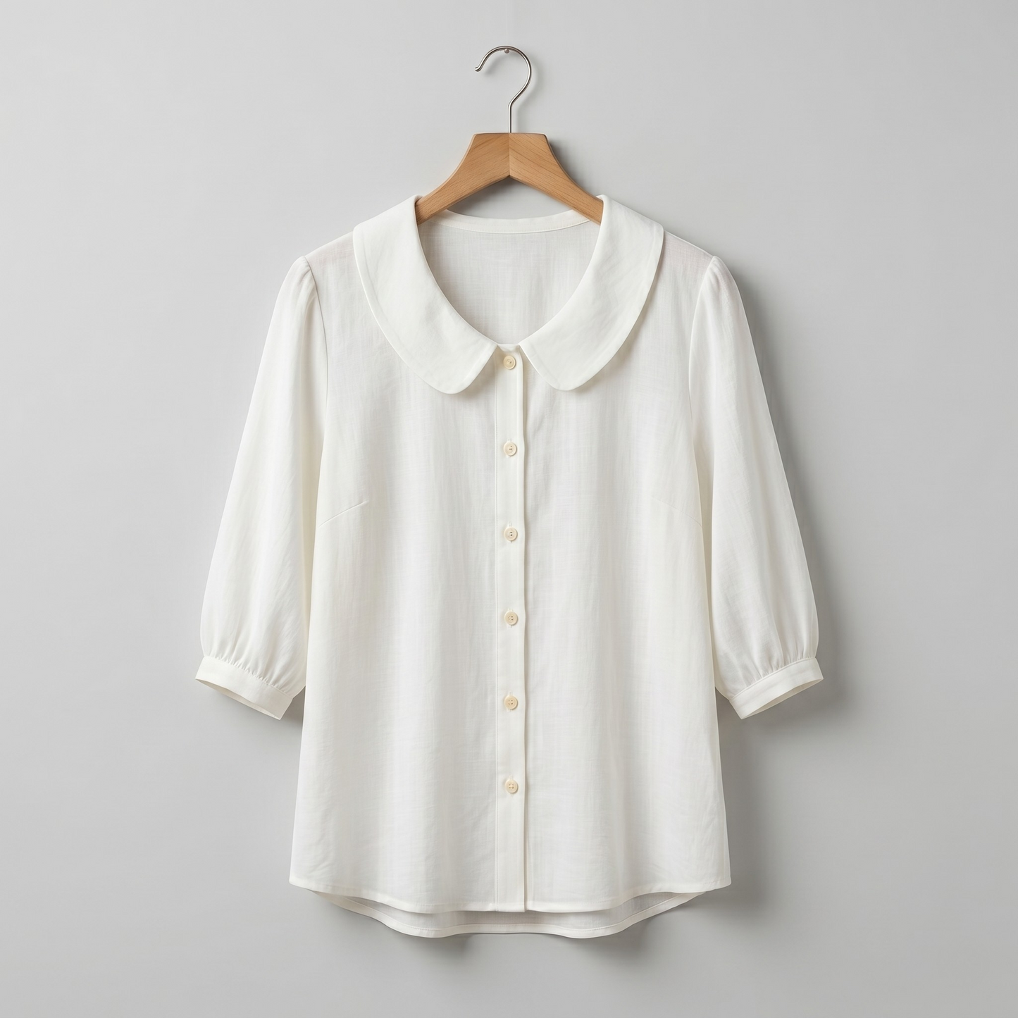 Blusa elegante de algodón ligero con cuello redondeado