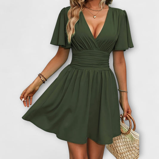 Vestido con cintura fruncida y escote en V