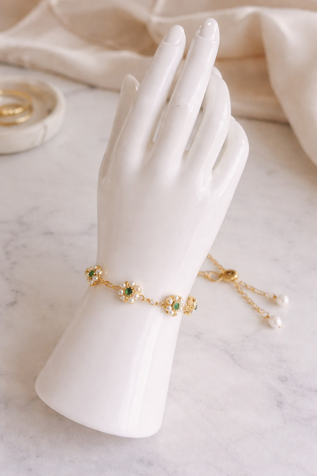 Pulsera elegante con cristales verdes