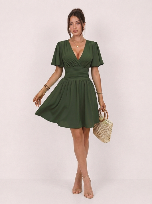 Vestido con cintura fruncida y escote en V